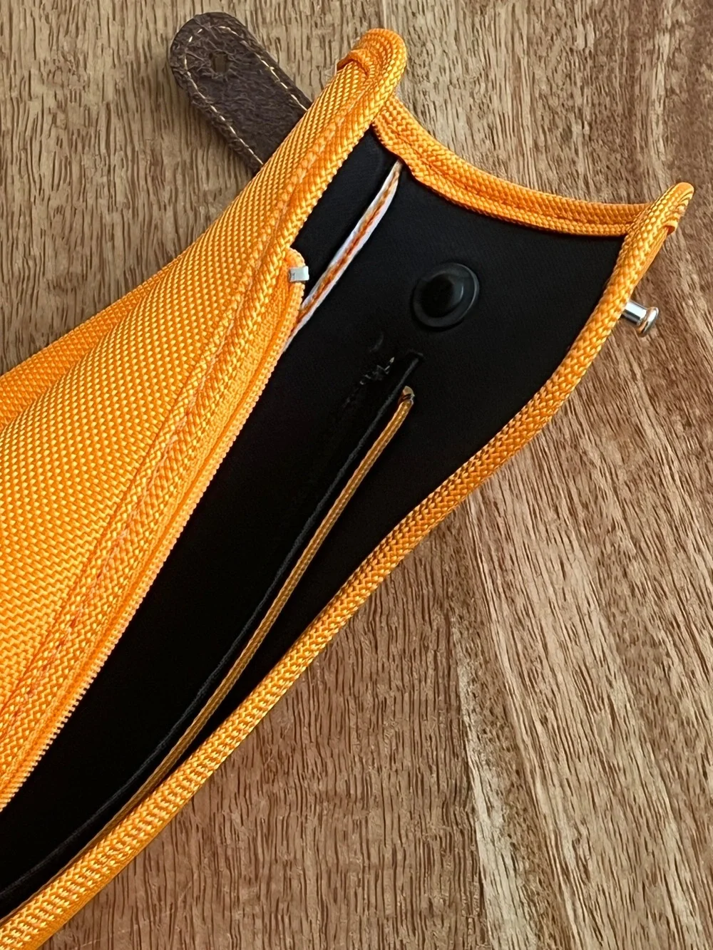 Veuve Clicquot Champagne Insulated Neoprene Zipper Bottle Ice Jacket Leather